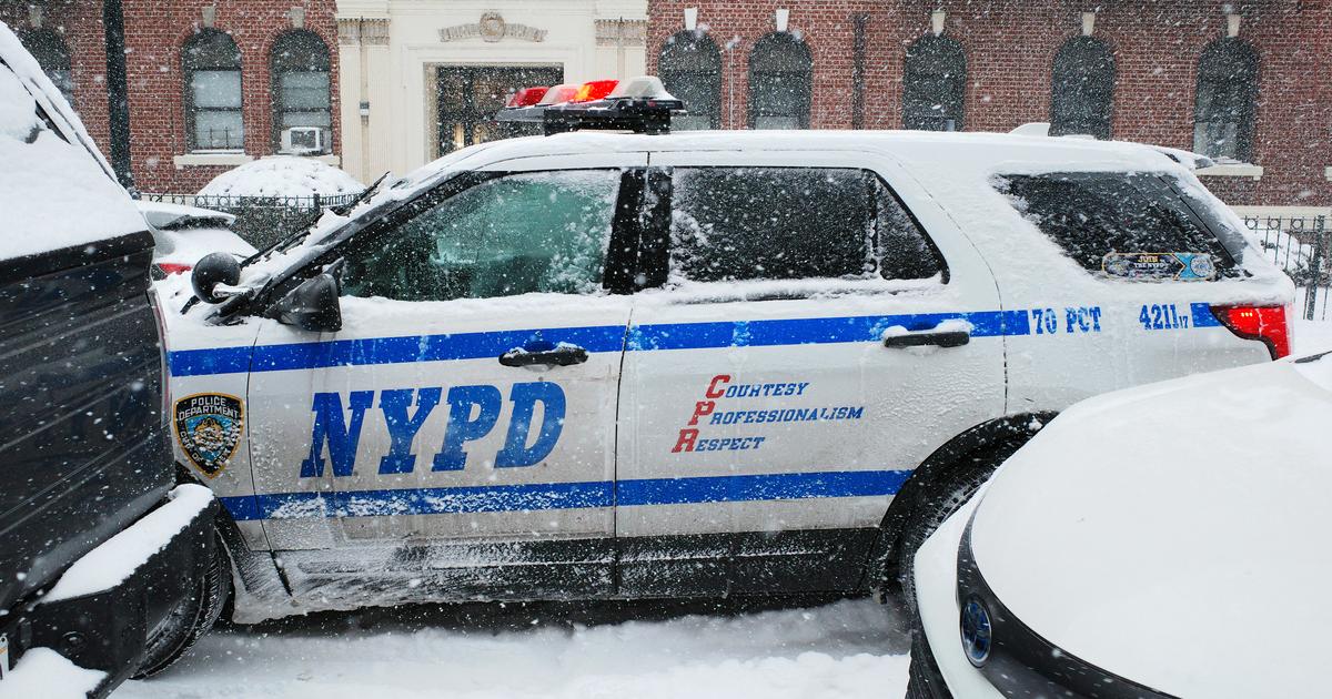 «Un comportement honteux et criminel» : la police de New York ouvre une enquête après une attaque de boules de neige sur des agents en uniforme