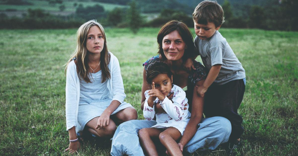 «Trois enfants pour moi, c’est la base» : heureux comme des Français qui font des enfants
