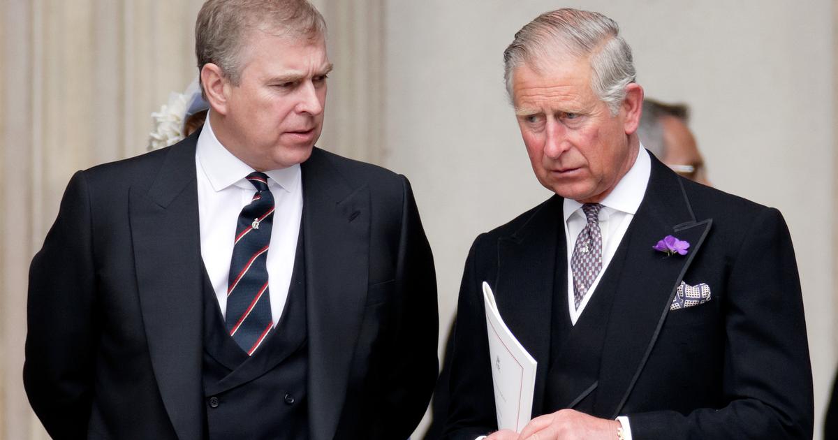 «Il sait que c’est un pervers» : le roi Charles «déteste» son frère Andrew, selon Stéphane Bern