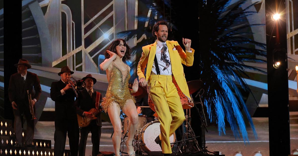 Its almost unreal: Benjamin Lavernhes palpable emotion facing Jim Carrey before an unforgettable show.