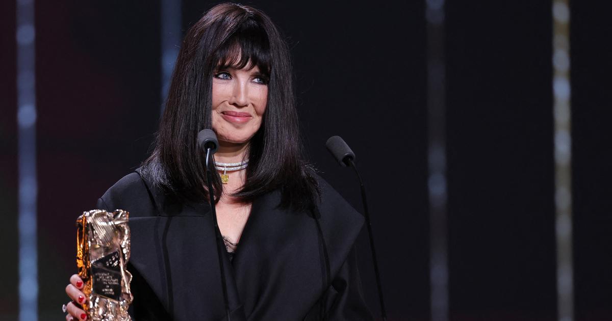 Ce geste fort d’Isabelle Adjani, qui demande aux hommes du public des César de se lever pour soutenir les droits des femmes
