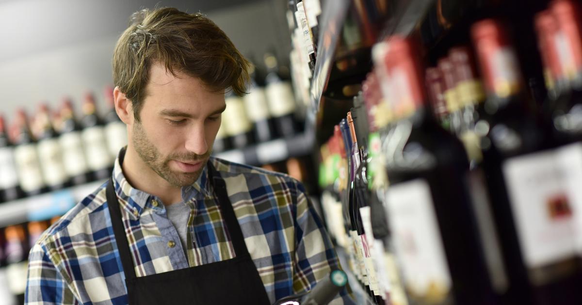 «On peut avoir de belles surprises !» : voici les meilleures affaires du rayon vin au supermarché, selon les cavistes