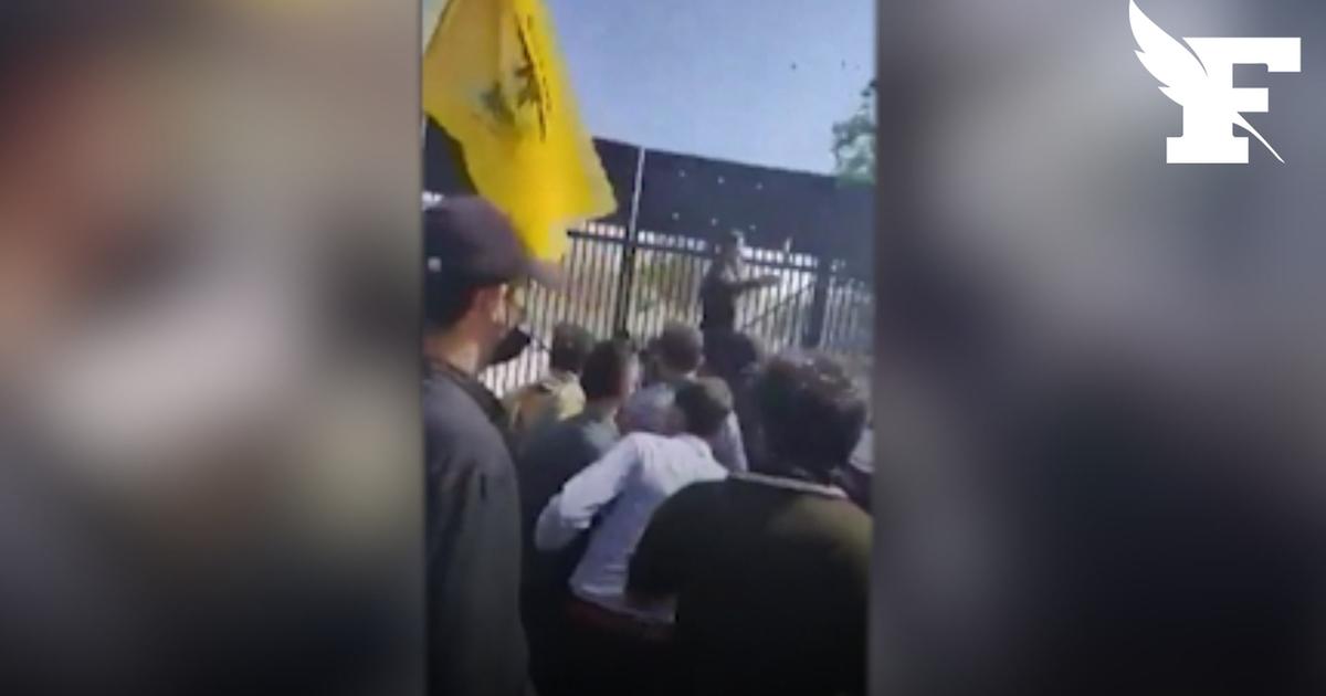 En images, des centaines de manifestants pro-Iraniens s’attaquent au consulat américain au Pakistan