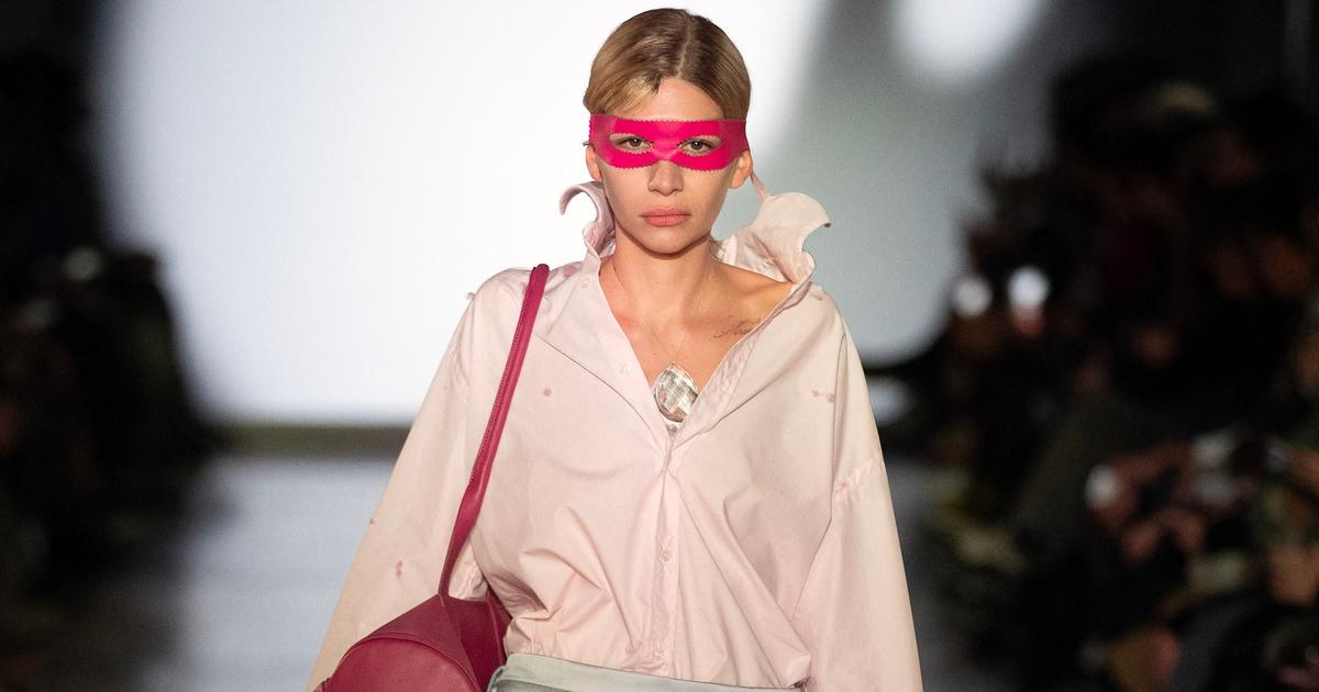 FASHION WEEK DE PARIS – Julie Kegels et sa collection trompe-l’œil, des empreintes de masque aux bijoux autocollants