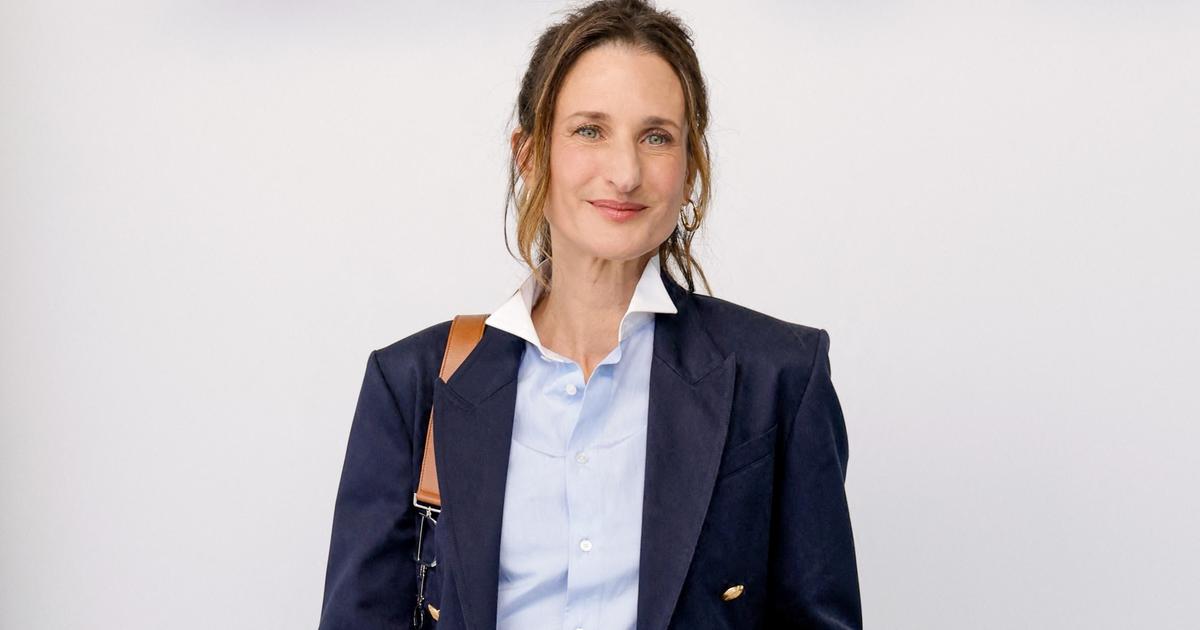 En minijupes de denim et de cuir, Camille Cottin et Charlize Theron dévoilent leurs jambes chez Dior