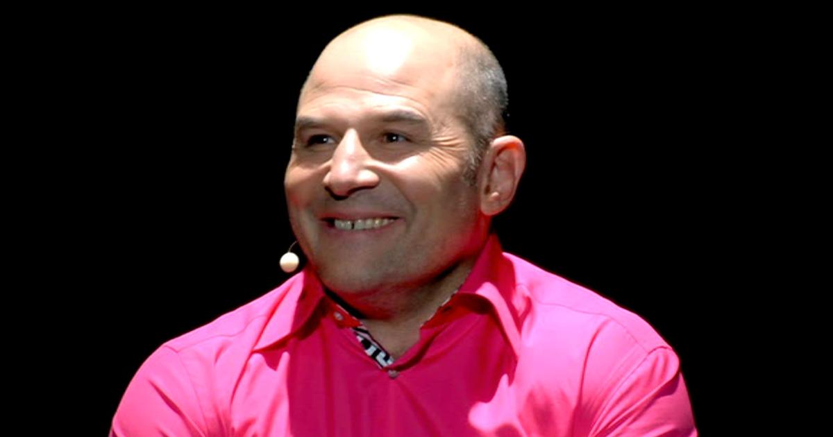 «Rapatriez-moi avec le Charles-De-Gaulle !» : Vincent Moscato, toujours bloqué à Dubaï, donne de ses nouvelles