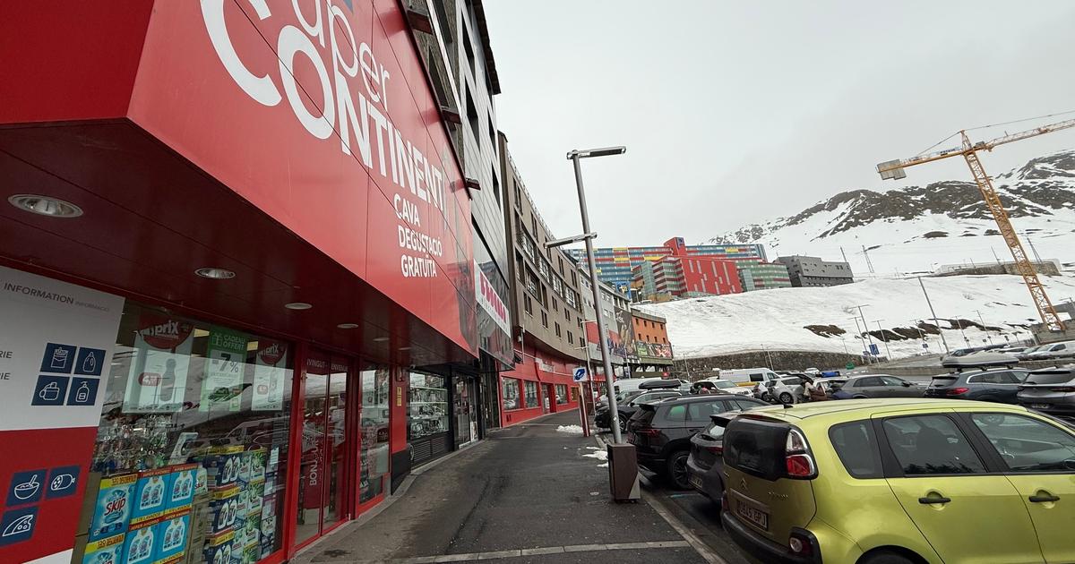 Privée de ses clients français à cause d’une route barrée, Andorre, paradis du «duty free», bascule dans la crise économique