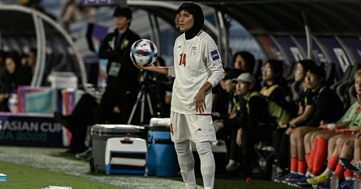 «Le comble du déshonneur» : l’équipe féminine iranienne de football ciblée après avoir refusé de chanter l’hymne national