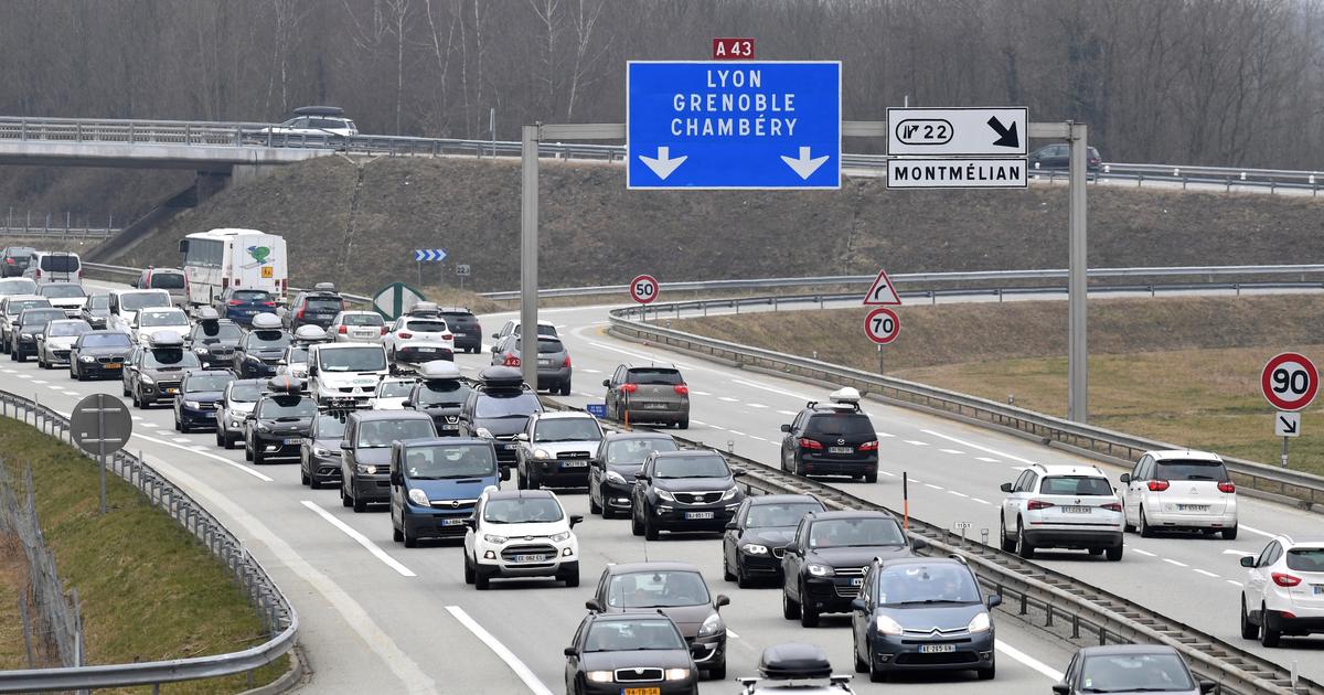Autoroute A43 : une voiture en feu circule sans passager sur 3 kilomètres