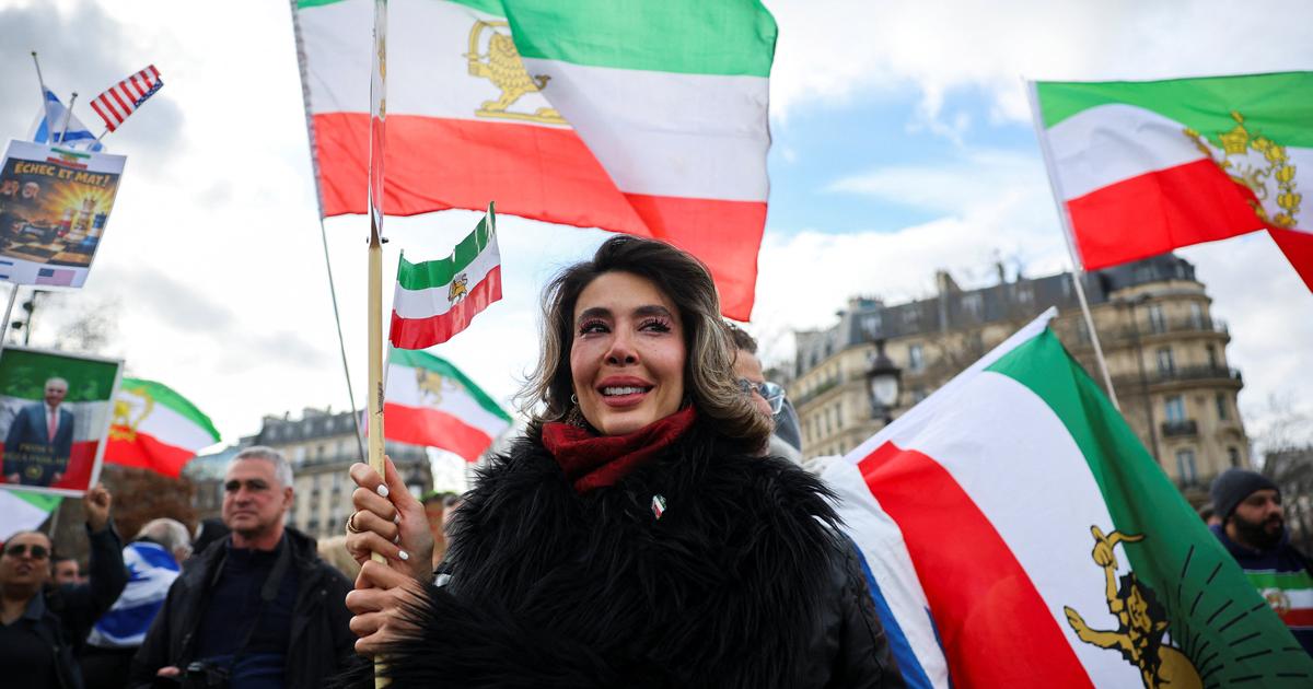 «Chah!», «Iran!» : plus d'un millier de manifestants pro-monarchie iranienne défilent à Paris