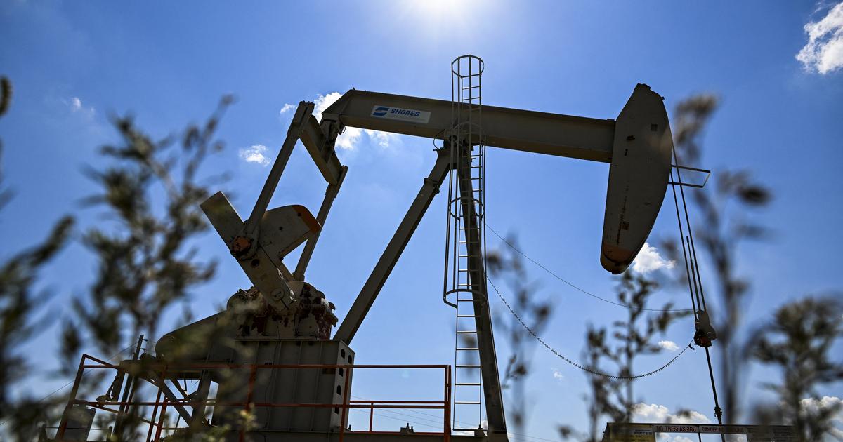 Pétrole : le baril de WTI américain dépasse les 100 dollars, une première depuis 2022
