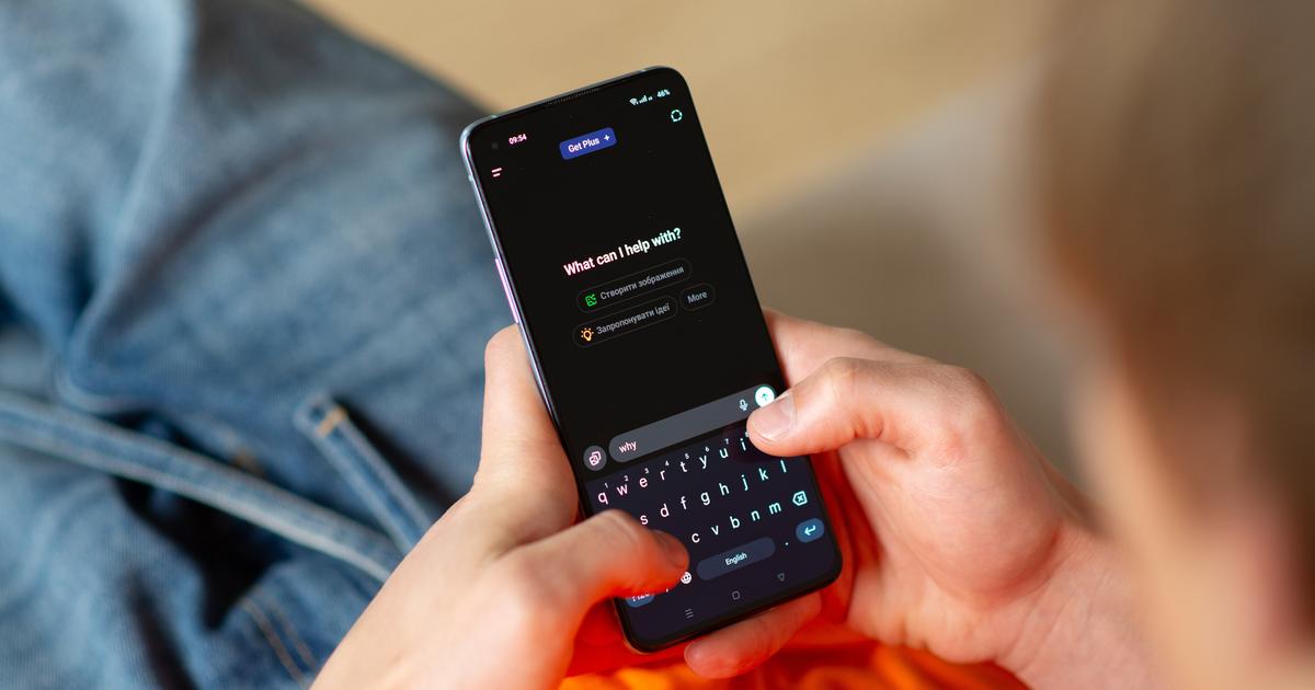 «Voilà qui je suis, dis-moi pour qui voter» : les deux tiers des jeunes Français prêts à utiliser l’IA pour s’informer sur les municipales