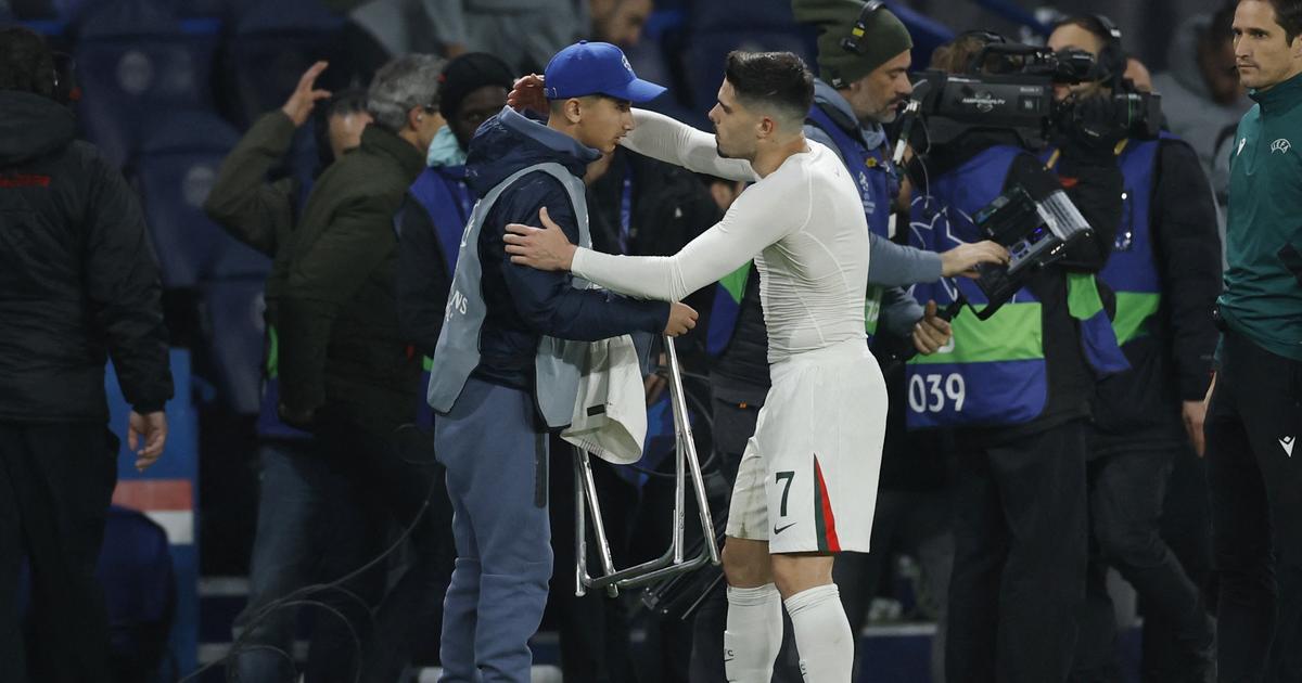 PSG-Chelsea : geste honteux mais réaction classe, Neto se rachète après avoir bousculé un ramasseur de balle (vidéo)