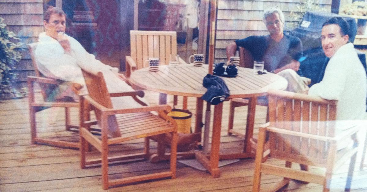 Une photo inédite montre pour la première fois ensemble Jeffrey Epstein, l’ex-prince Andrew et Peter Mandelson