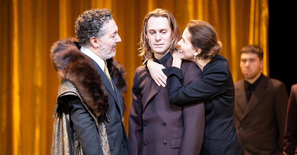 « Il y a une émotion à entendre une voix directement » : au théâtre, le micro porte-t-il vraiment la bonne parole ?