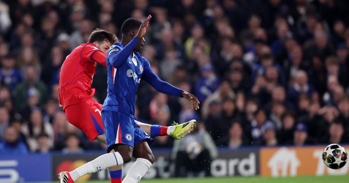 Kvaratskhelia marque pour le PSG contre Chelsea