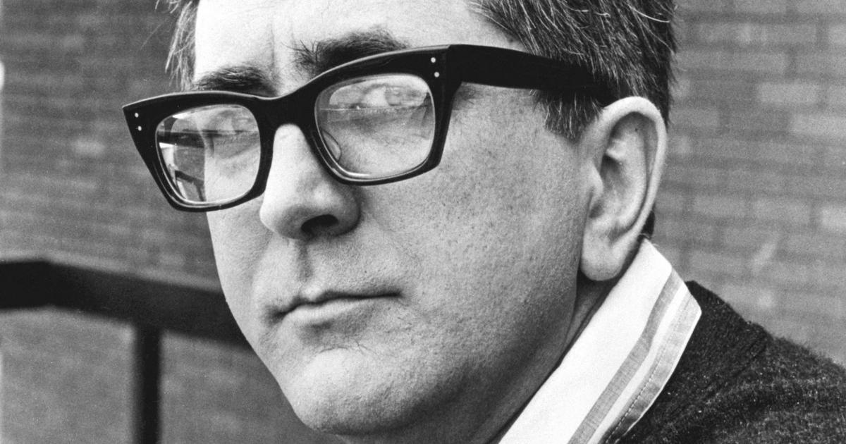 L’écrivain Len Deighton, créateur de l’« anti-James Bond », est mort à 97 ans