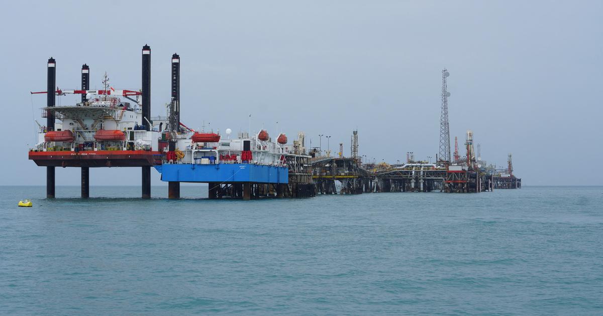 Pétrole : le Brent bondit de 5%, après les attaques d'infrastructures énergétiques au Moyen-Orient