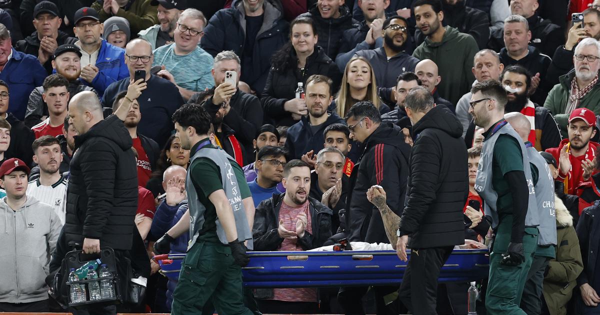 Ligue des champions : Noa Lang gravement blessé au doigt après avoir percuté un panneau publicitaire contre Liverpool