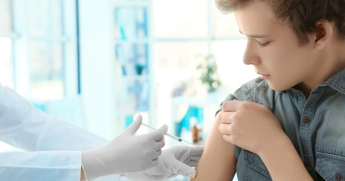 Méningite : bébés, adolescents, jeunes adultes... qui doit se faire vacciner ?
