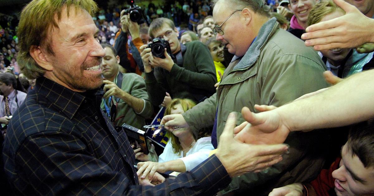 « Il n’est pas mort, il est allé à la nage débloquer le détroit d’Ormuz » : comment Chuck Norris est devenu un superhéros de l’humour malgré lui