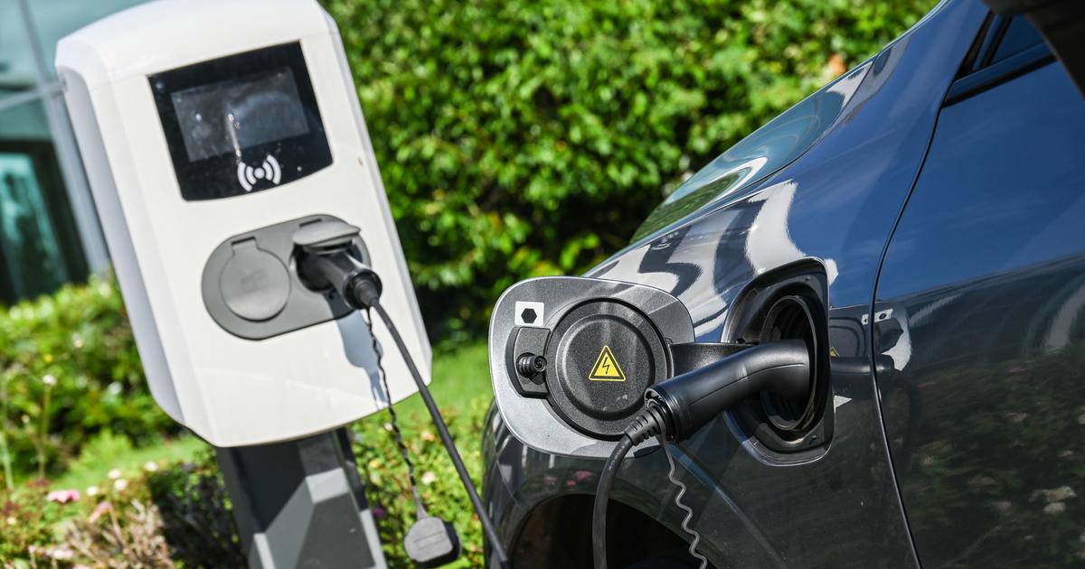 Après la flambée du prix du carburant à la pompe, celle de l’électricité à la borne ? Ce qu’en pensent les experts