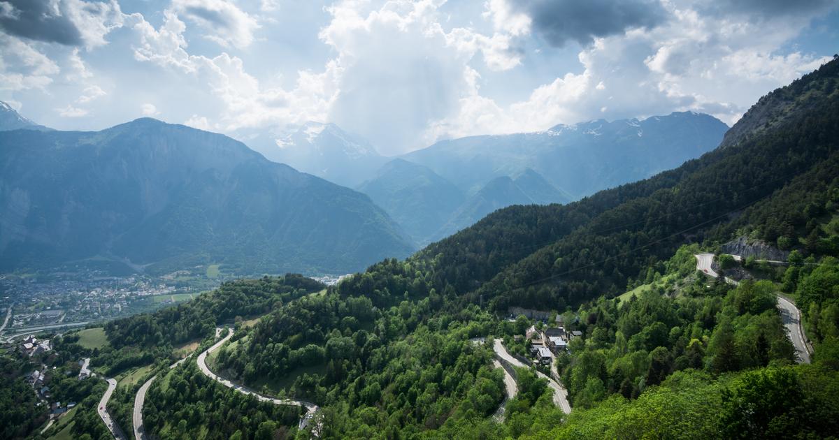 «Une chose aberrante pour nos montagnes» : une quarantaine de cyclistes gravissent l'Alpe d'Huez pour protester contre l’organisation d’un festival