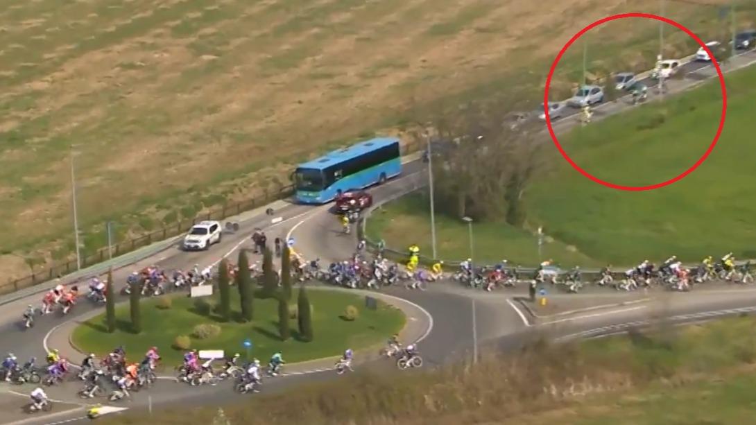 Milan-San Remo : un groupe de coureurs lance une échappée... mais se trompe de route