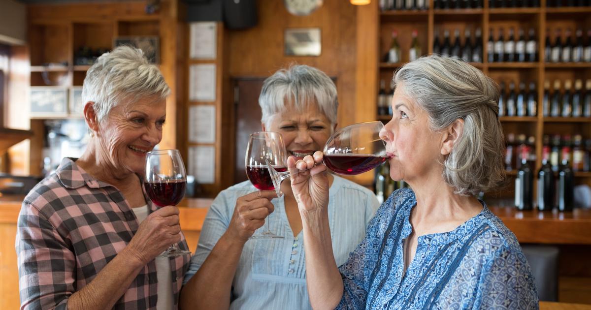 Consommer du vin comporte moins de risques cardiaques que les autres alcools, révèle une étude
