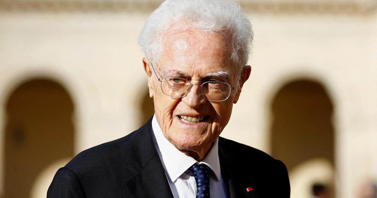 EN DIRECT - Mort de Lionel Jospin : Emmanuel Macron rend hommage aux Invalides à un «repère dans notre histoire et notre esprit»