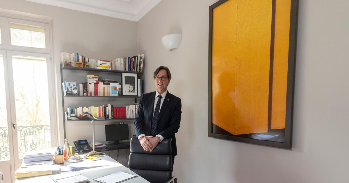 I attended the exhumation of Yves Montand because of a lie: this discreet lawyer is that of the biggest celebrities