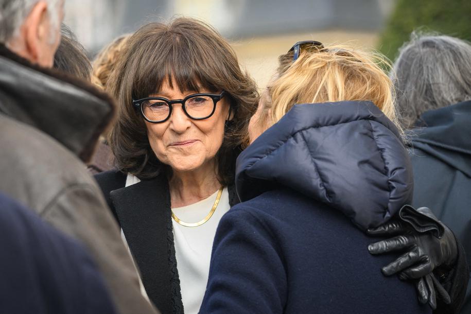 Τα παιδιά του Εύα και Ουγκώ, η σύζυγός του Σιλβιάν… Σε φωτογραφίες, το τελευταίο αφιέρωμα στον Lionel Jospin