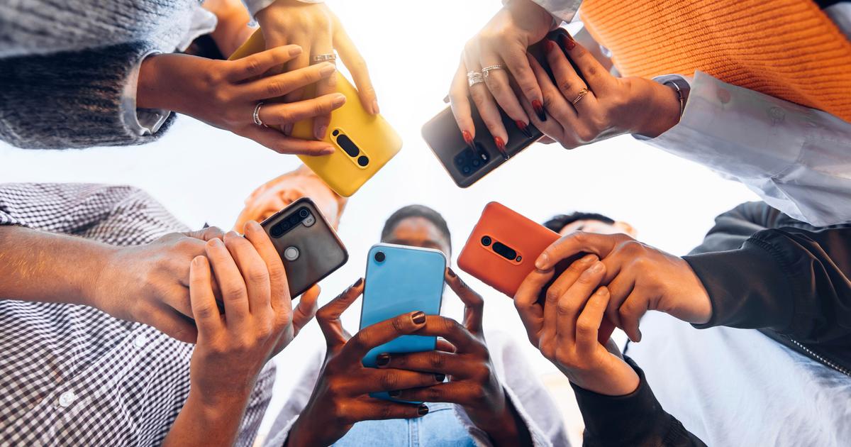 Pourquoi les ados cachent leur visage sur les réseaux sociaux