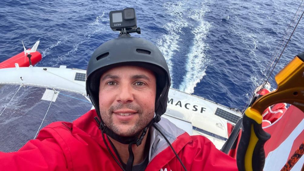 Voile : contre les vents, en multicoque, sans poule… Cinq choses à savoir sur le tour du monde historique de Guirec Soudée