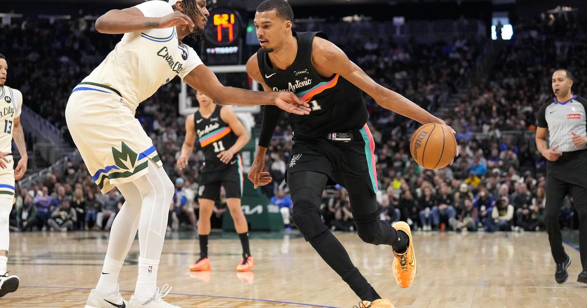 Wembanyama Leads Spurs to 8th Straight Win Over Bucks | NBA News