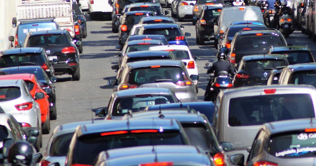 Prix des carburants : une opération escargot des camions et autocars sur le périphérique parisien ce lundi