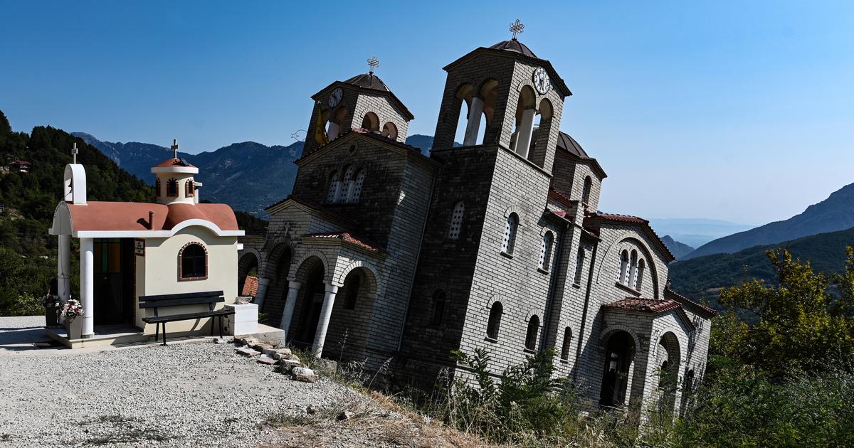 In Greece, this church more inclined than the Tower of Pisa amuses tourists