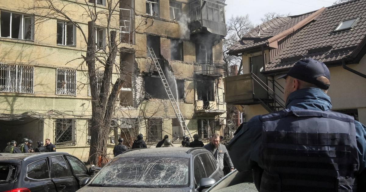 Guerre en Ukraine : des frappes russes font un mort et ravagent un centre postal