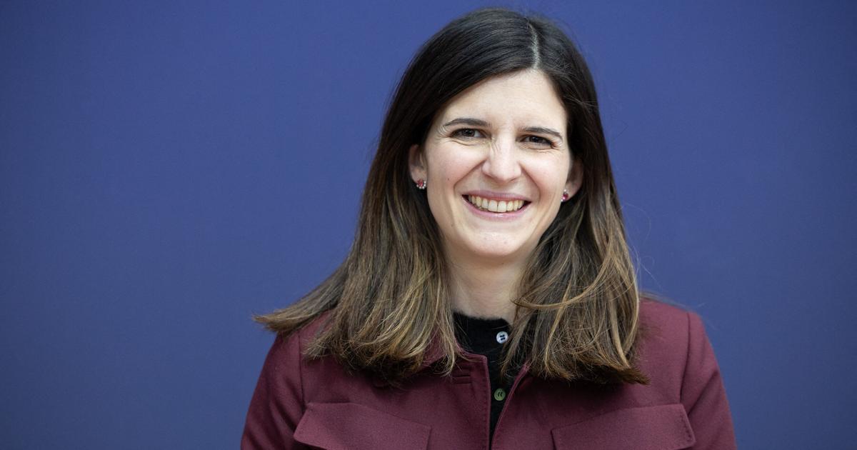 «Nous sommes à un moment de bascule» : comment la France veut faire de l’interdiction des réseaux sociaux aux mineurs une cause mondiale