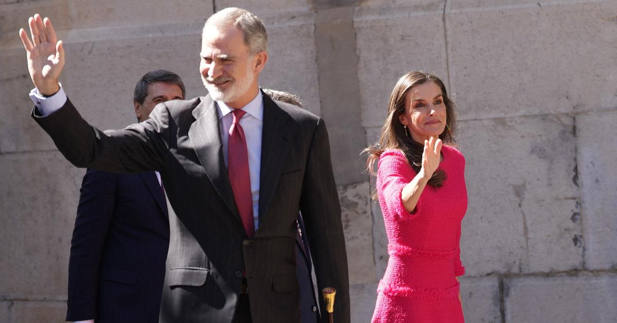 Letizia et Felipe VI d’Espagne entourés de leurs filles : cette apparition surprise qui a ému les habitants de Madrid