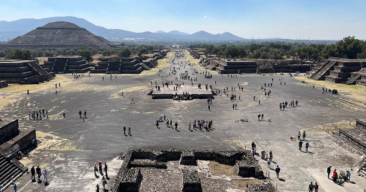 Des places, des palais et des sacrifices : l’histoire de la démocratie peut‑elle se lire dans la pierre ?