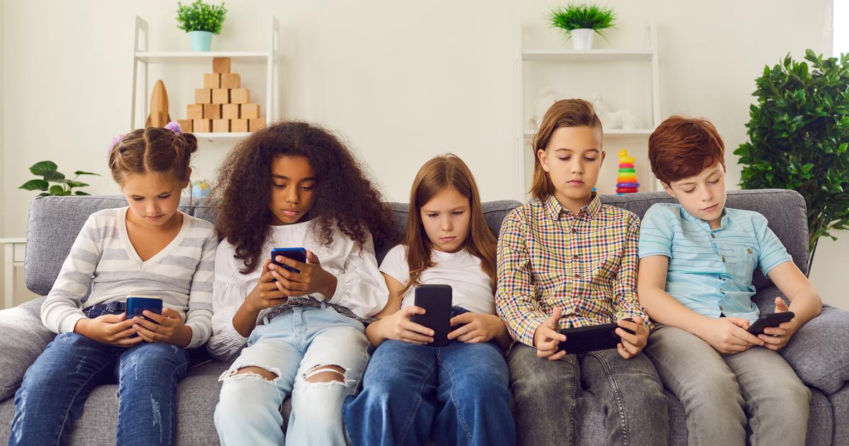 Réseaux sociaux : la Grèce va interdire l'accès aux jeunes de moins de 15 ans