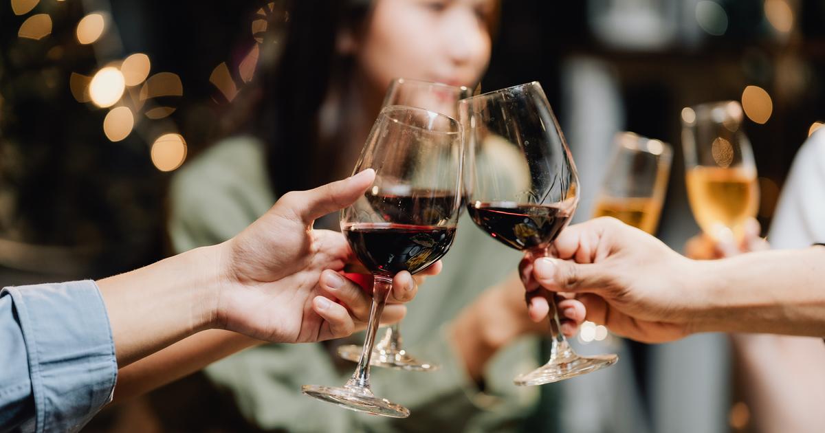 Ce que votre faΓ§on de tenir votre verre dit de vous - Le Figaro Vin