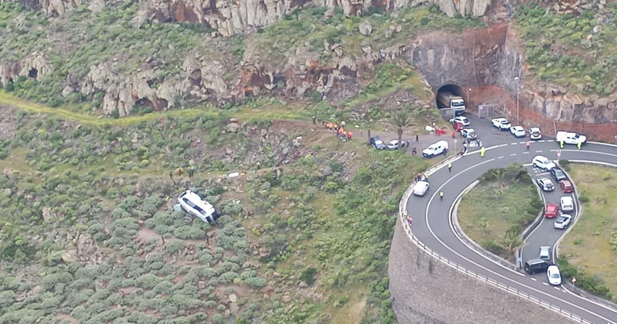 Espagne : un bus touristique se renverse aux Canaries, un mort et trois blessés graves