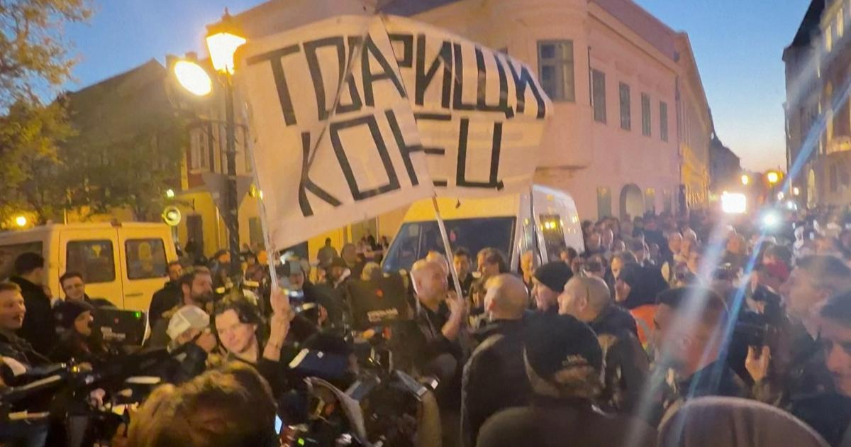 «C’est fini, camarades»: les images d’affrontements entre soutiens de Viktor Orbán et de Péter Magyar en Hongrie