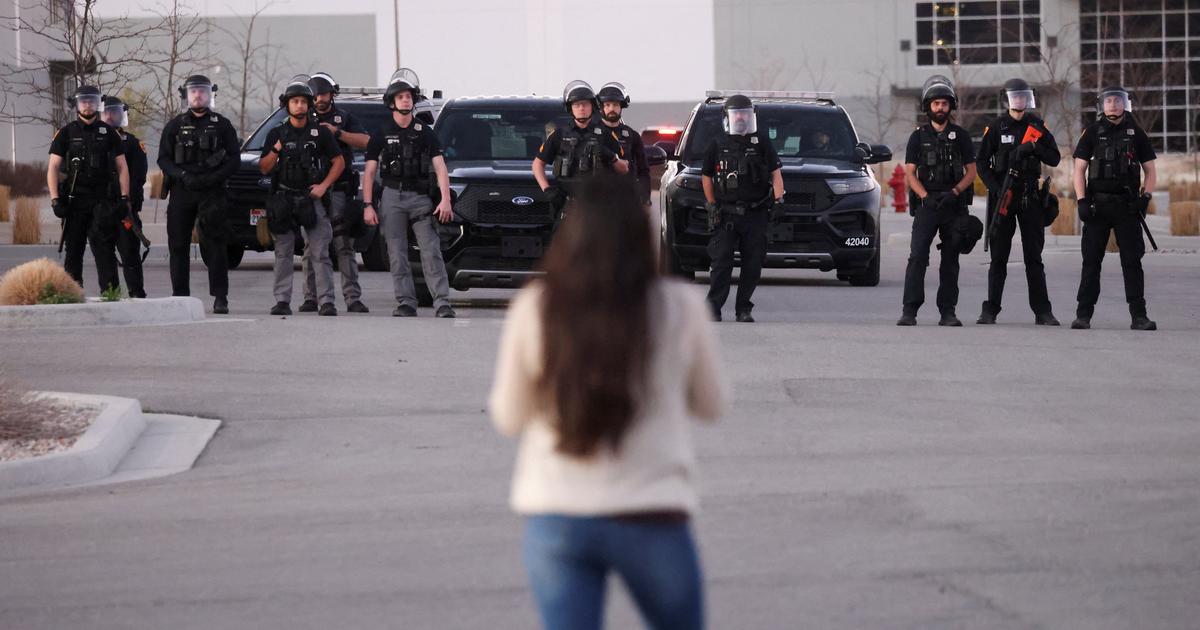 United States: ICE deported 442,000 people in one year, barely half of what Trump promised.