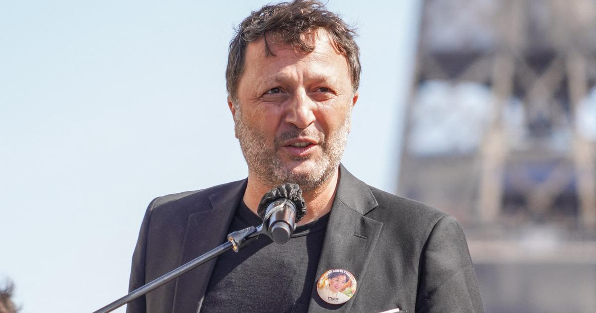 «Au regard des évolutions récentes» : l’animateur Arthur retarde la sortie de son livre publié chez Grasset