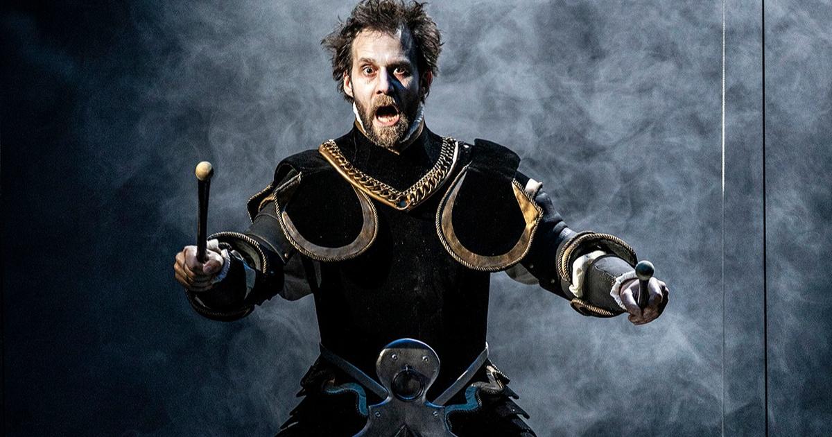 Complet à la Comédie-Française, Le Cid avec Benjamin Lavernhe s’offre une séance de cinéma