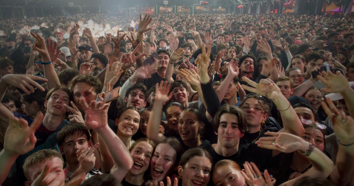 « Il y en a marre des gens qui regardent les concerts avec leur portable » : le Printemps de Bourges mise sur le bal traditionnel