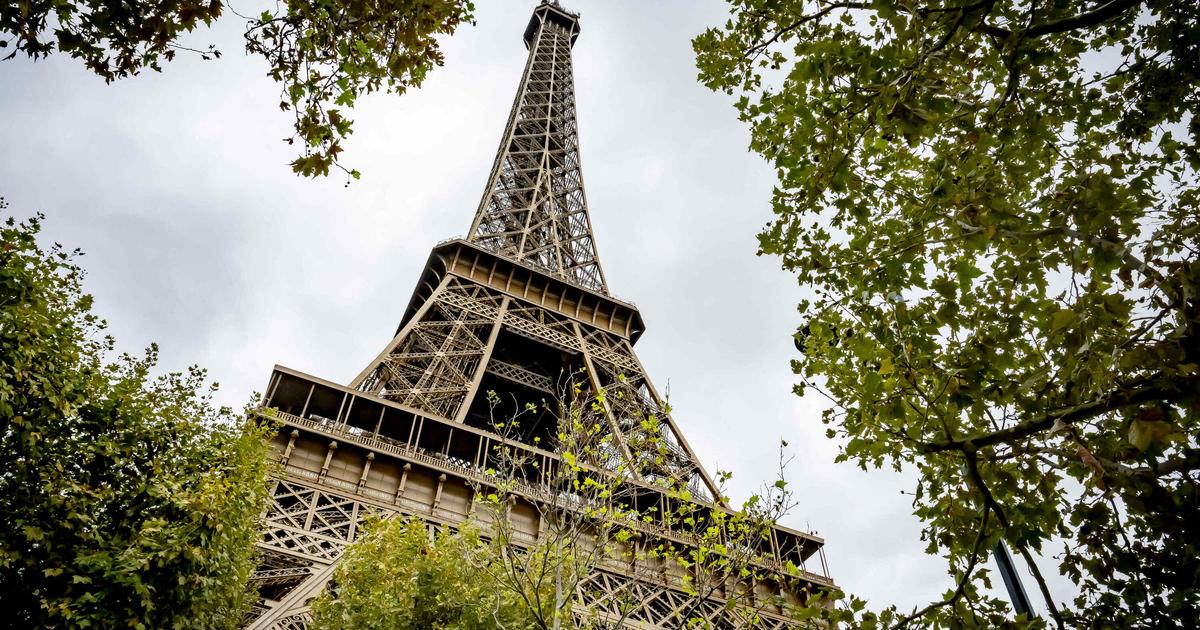 Un escalier de la tour Eiffel qui risque de grimper aux enchères